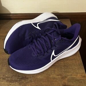 Nike Air Zoom Pegasus 39 TB Purple running shoe sneaker. NWOT.